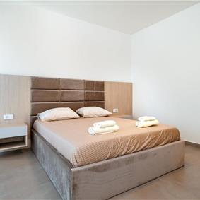 4 Bedroom Villa with Pool near Vodice town, Sibenik Riviera, sleeps 8